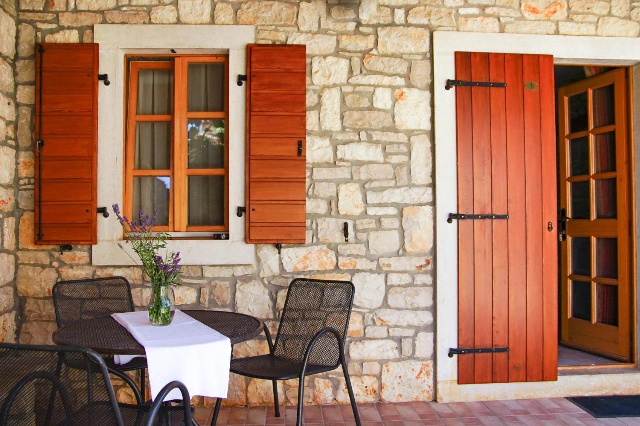 אומאג Apartments Villa Stapo מראה חיצוני תמונה